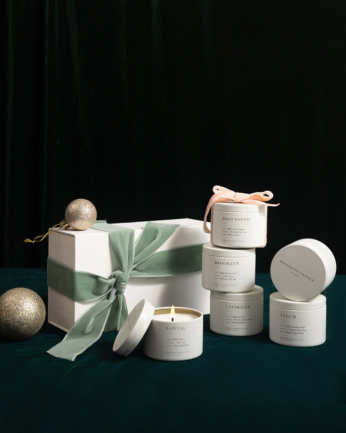 Travel Discovery Set with a gift box on green background